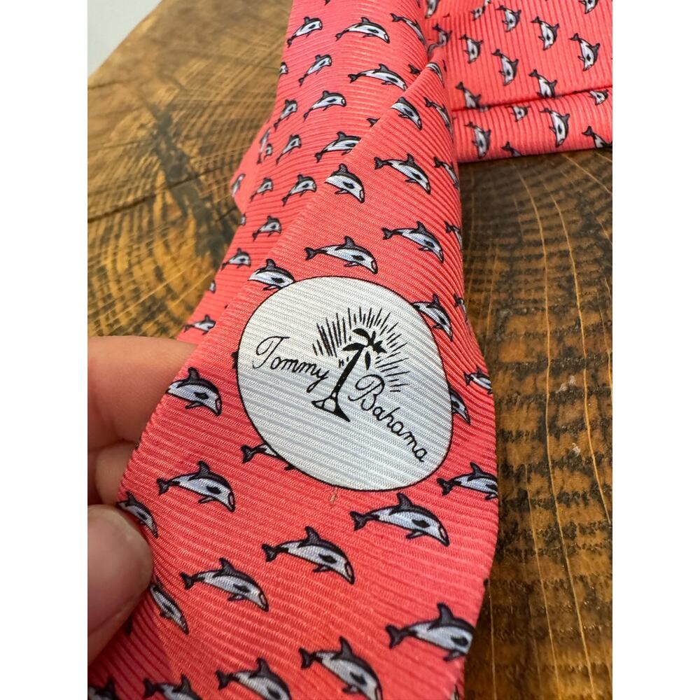 Tommy Bahama Tie Necktie 100% silk Dolphin print tropical novelty beach florida - Picture 6 of 6
